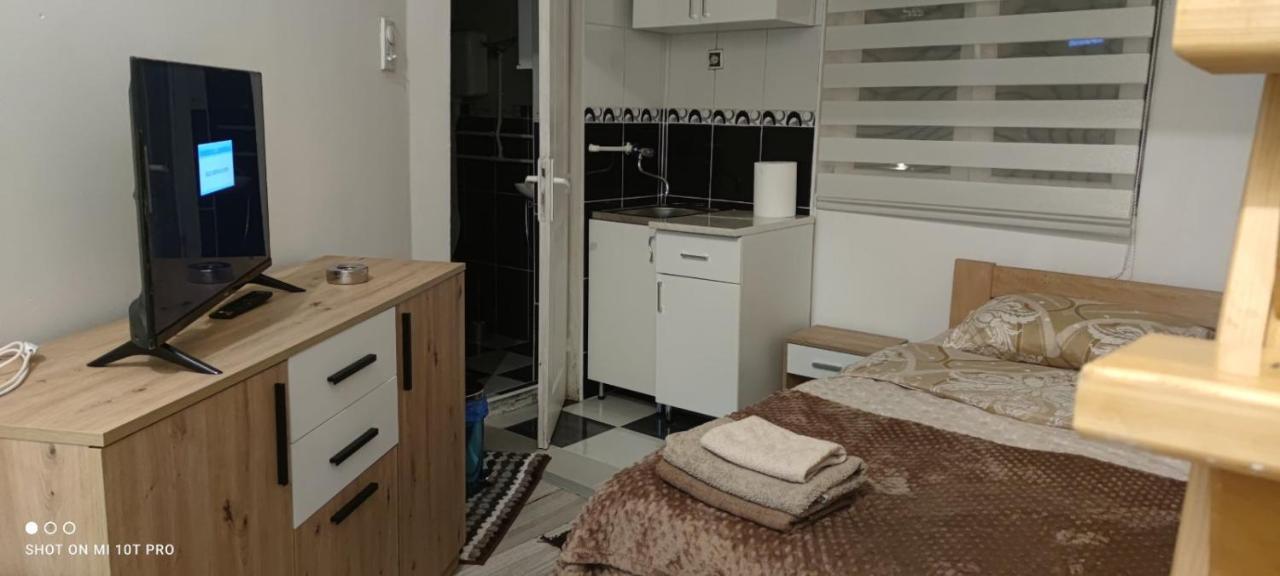 Small Apartment Private Bathroom Strong Wi-Fi Белград Екстериор снимка